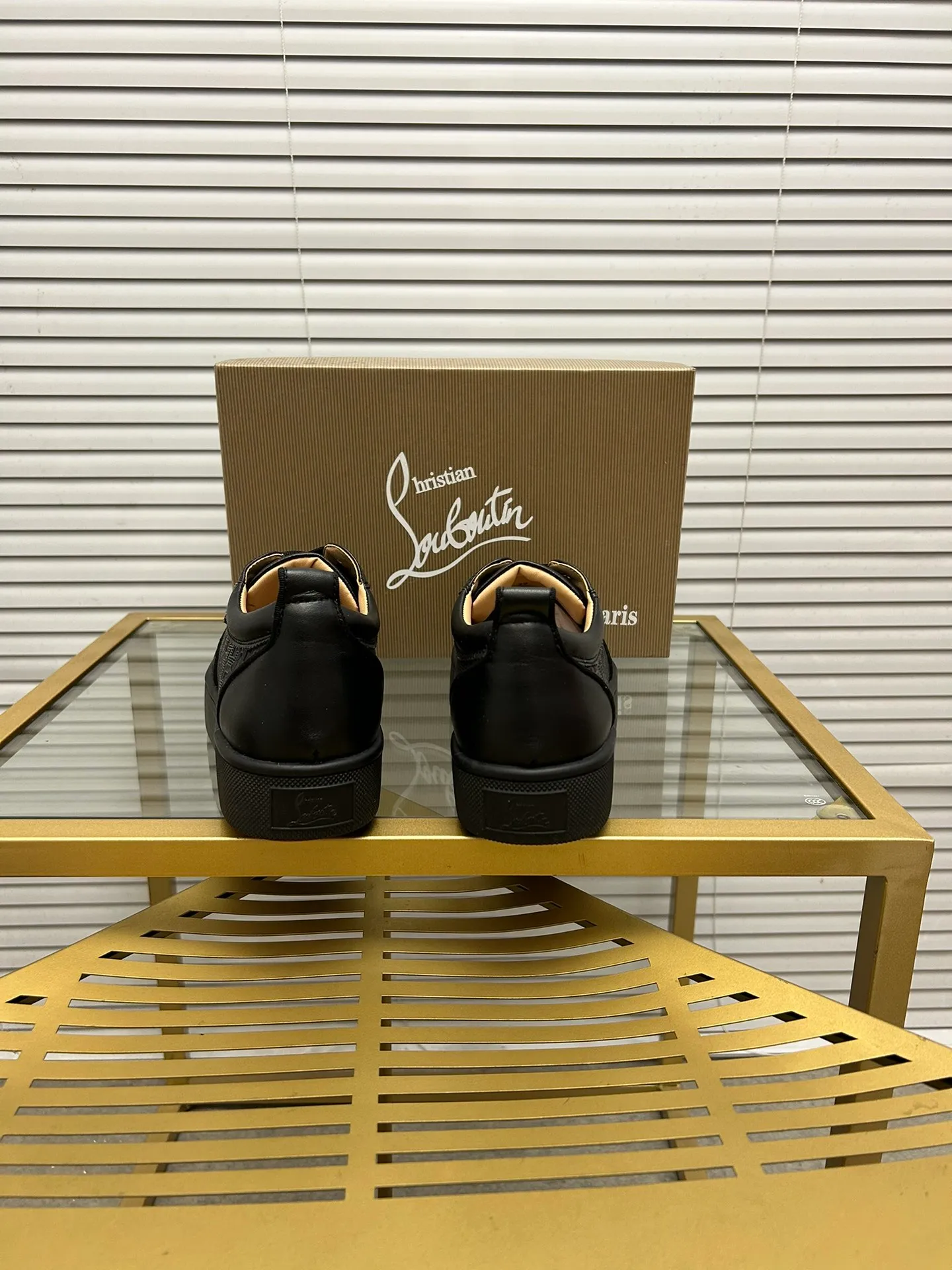 (Customized model) Ex-factory price is 600. christian louboutin (CL red sole shoes) counter series, casual sneakers for couples 📢 📢 📢 Exclusive hot style release 🎈🎈💪 Movable latex feet 👻 Finished outsole line [Proud] 😝Female 35-40# Male 38#-46, global supply😝 [Top version]: Original imported genuine leather upper, top original leather lining, original molded TPU outsole, original 1:1 detail processing, original shoe last,